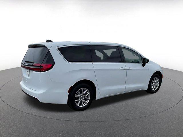 used 2025 Chrysler Pacifica car, priced at $29,393