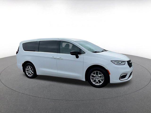 used 2025 Chrysler Pacifica car, priced at $29,393