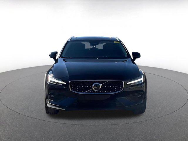 used 2025 Volvo V60 Cross Country car, priced at $32,043
