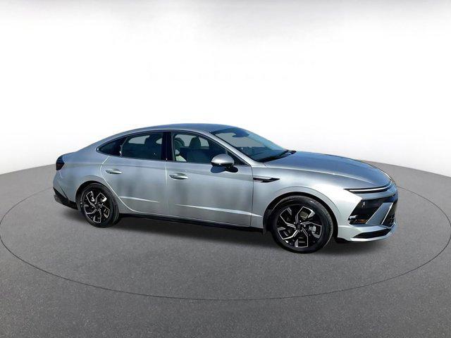 used 2025 Hyundai Sonata car, priced at $23,202