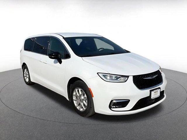 used 2025 Chrysler Pacifica car, priced at $31,046