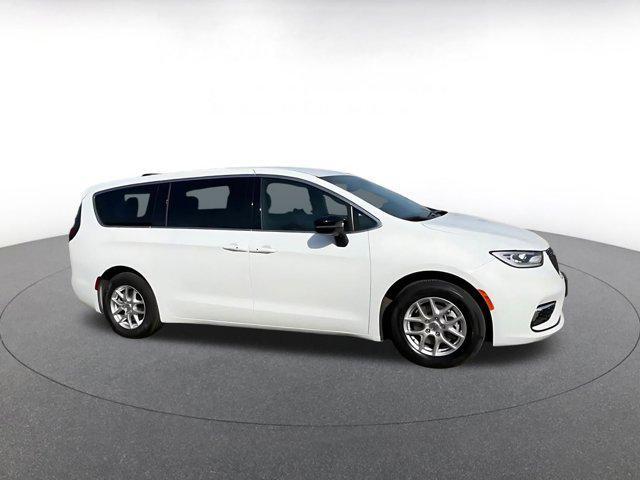 used 2025 Chrysler Pacifica car, priced at $31,046