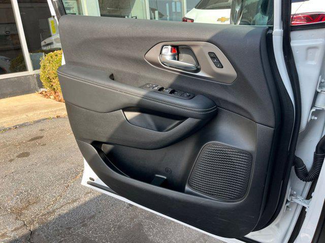 used 2025 Chrysler Pacifica car, priced at $31,046