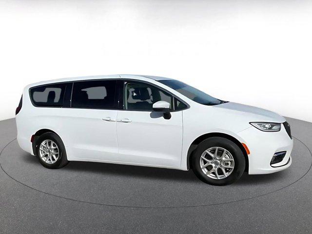 used 2025 Chrysler Pacifica car, priced at $29,613
