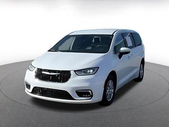 used 2025 Chrysler Pacifica car, priced at $29,613