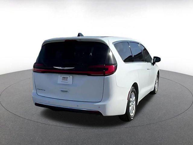 used 2025 Chrysler Pacifica car, priced at $29,613