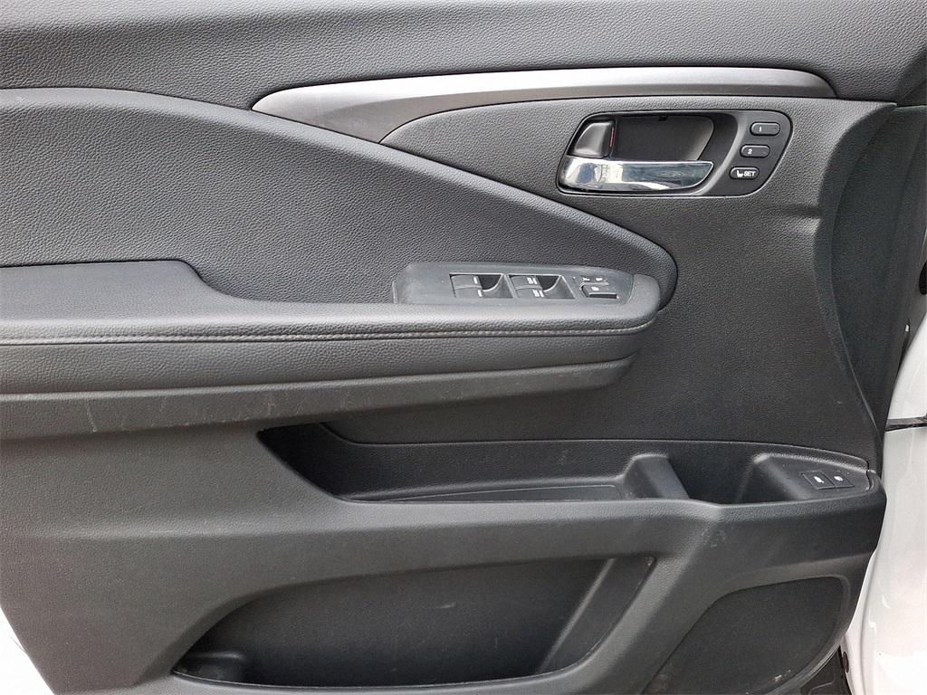 used 2022 Honda Pilot car, priced at $29,395