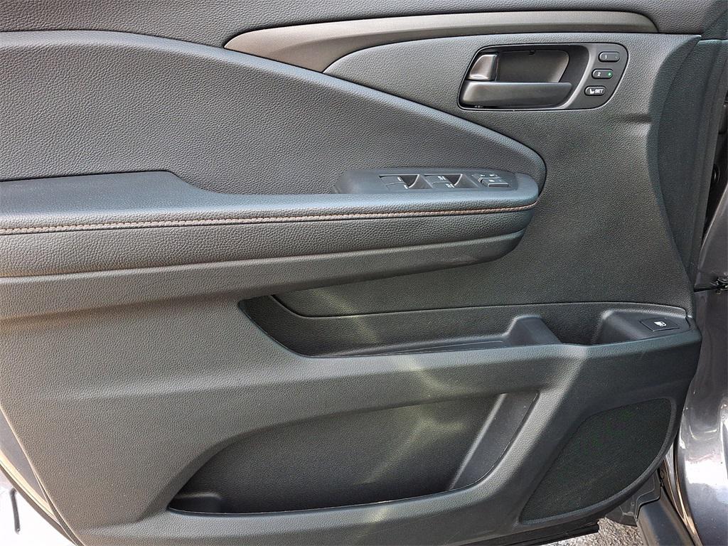 used 2025 Honda Ridgeline car, priced at $36,995