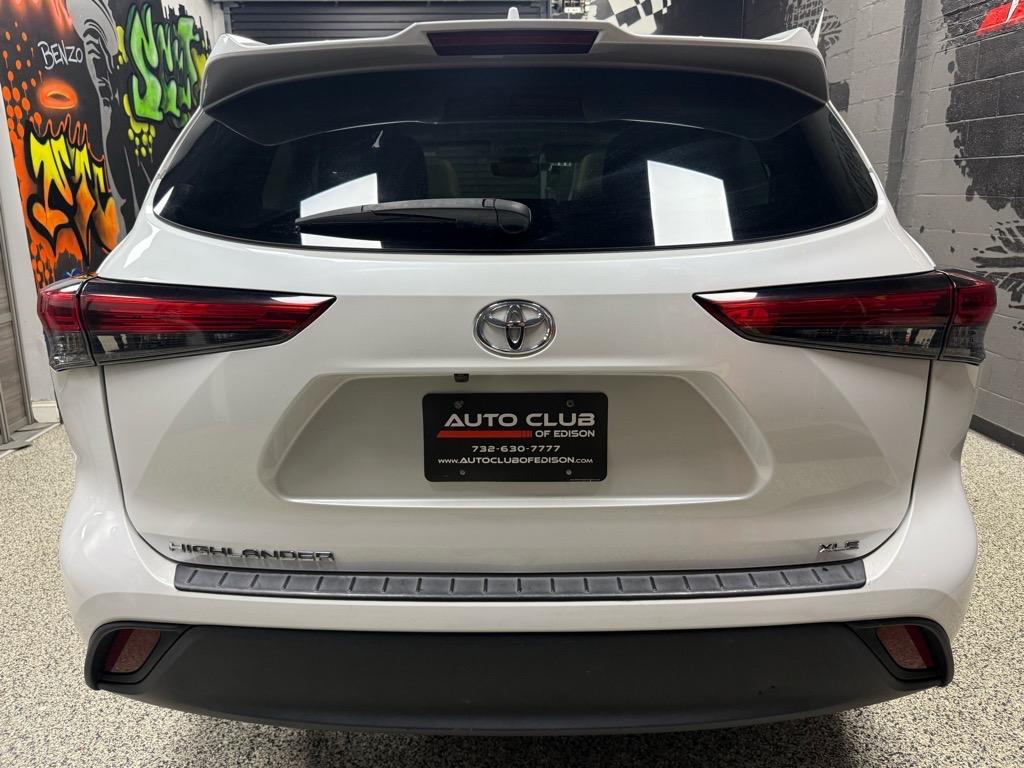 used 2023 Toyota Highlander car, priced at $29,988