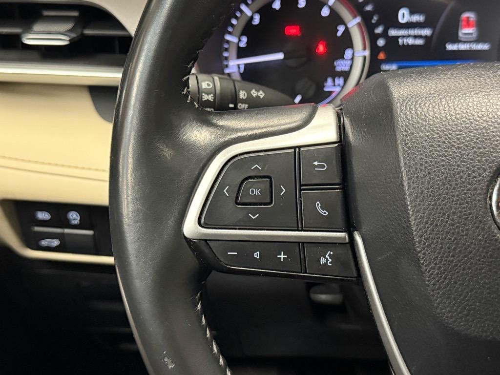 used 2023 Toyota Highlander car, priced at $29,988