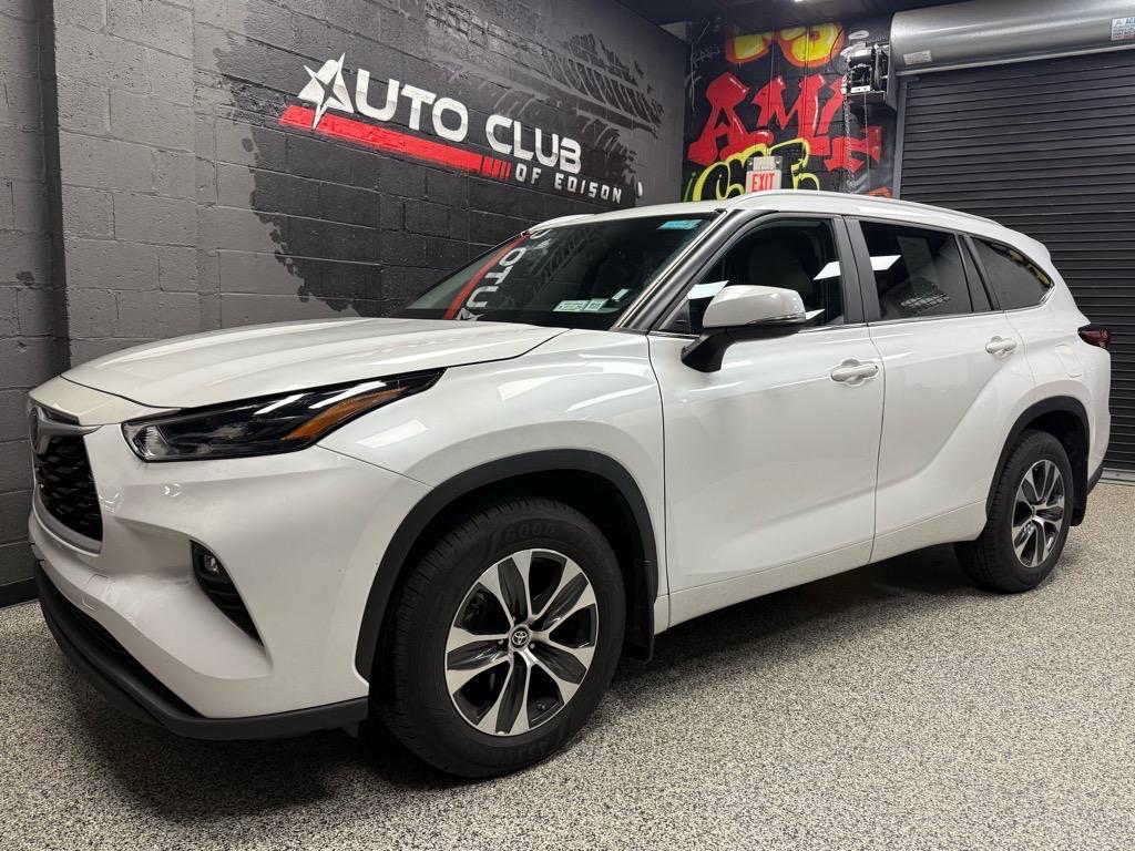 used 2023 Toyota Highlander car, priced at $29,988
