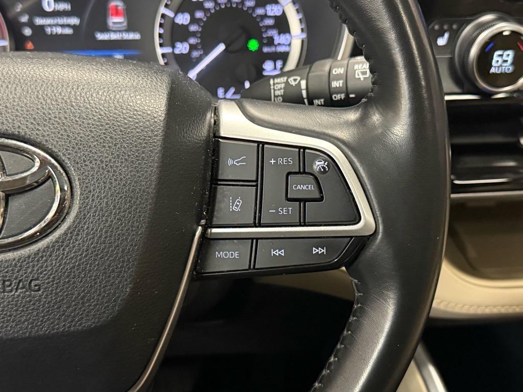 used 2023 Toyota Highlander car, priced at $29,988