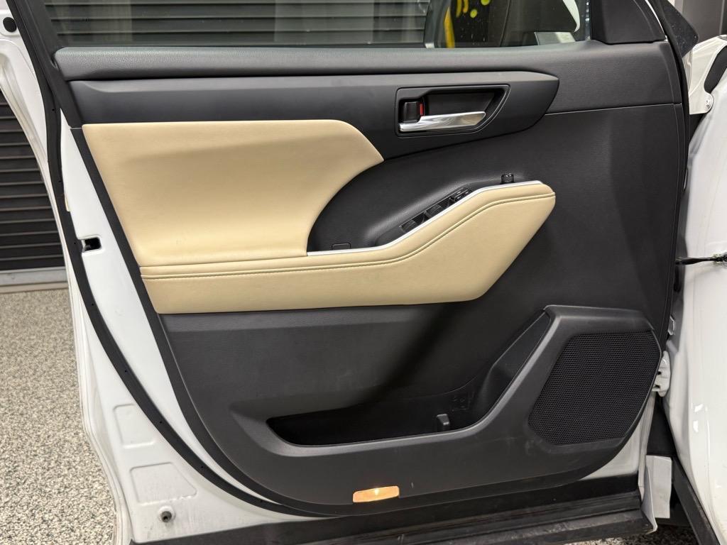 used 2023 Toyota Highlander car, priced at $29,988