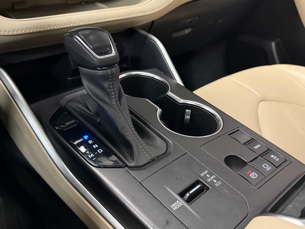 used 2023 Toyota Highlander car, priced at $29,988