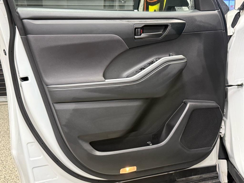 used 2023 Toyota Highlander Hybrid car, priced at $28,988