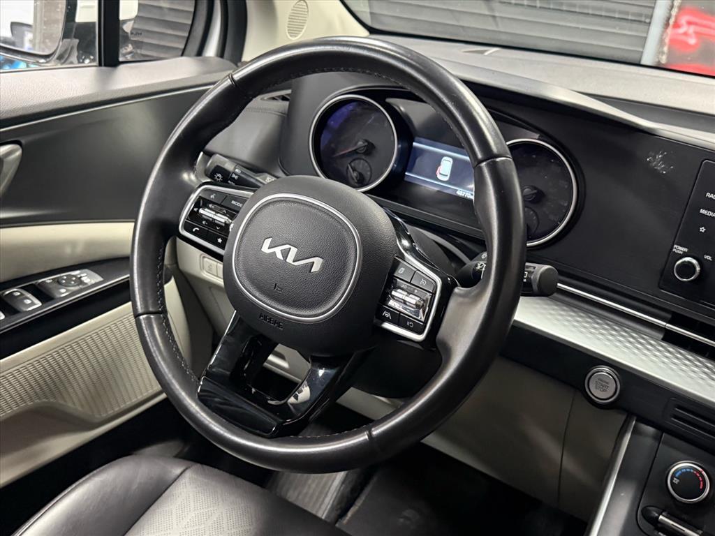 used 2024 Kia Carnival car, priced at $25,888