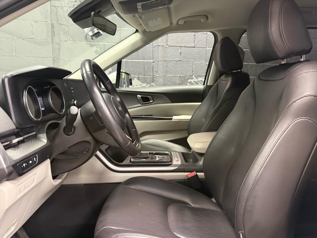 used 2024 Kia Carnival car, priced at $25,888