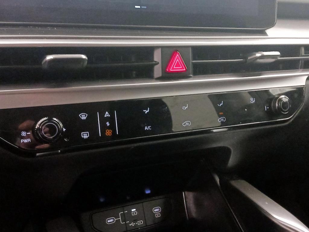 used 2025 Kia Sorento car, priced at $27,998