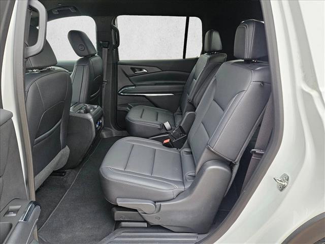 used 2025 Chevrolet Traverse car, priced at $34,995