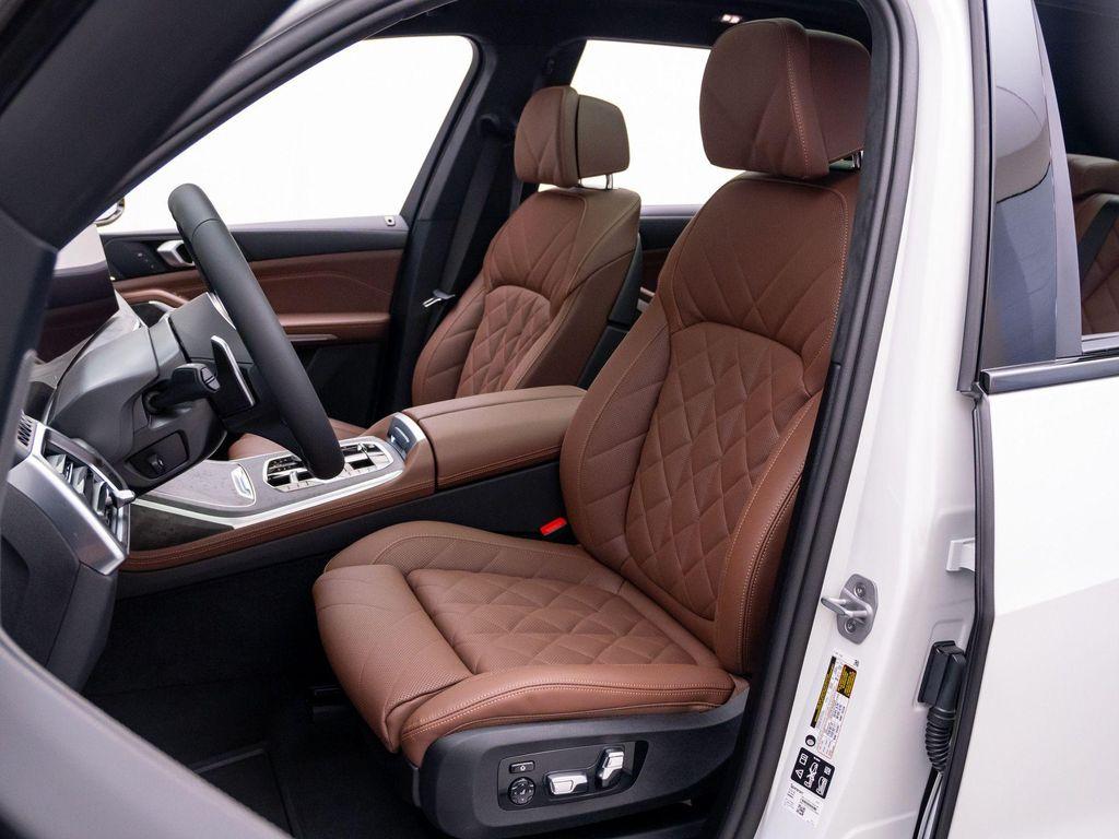 new 2027 BMW X7 car, priced at $98,602