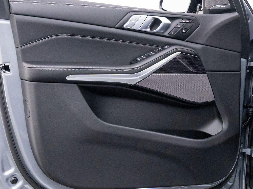 new 2026 BMW X7 car, priced at $101,230
