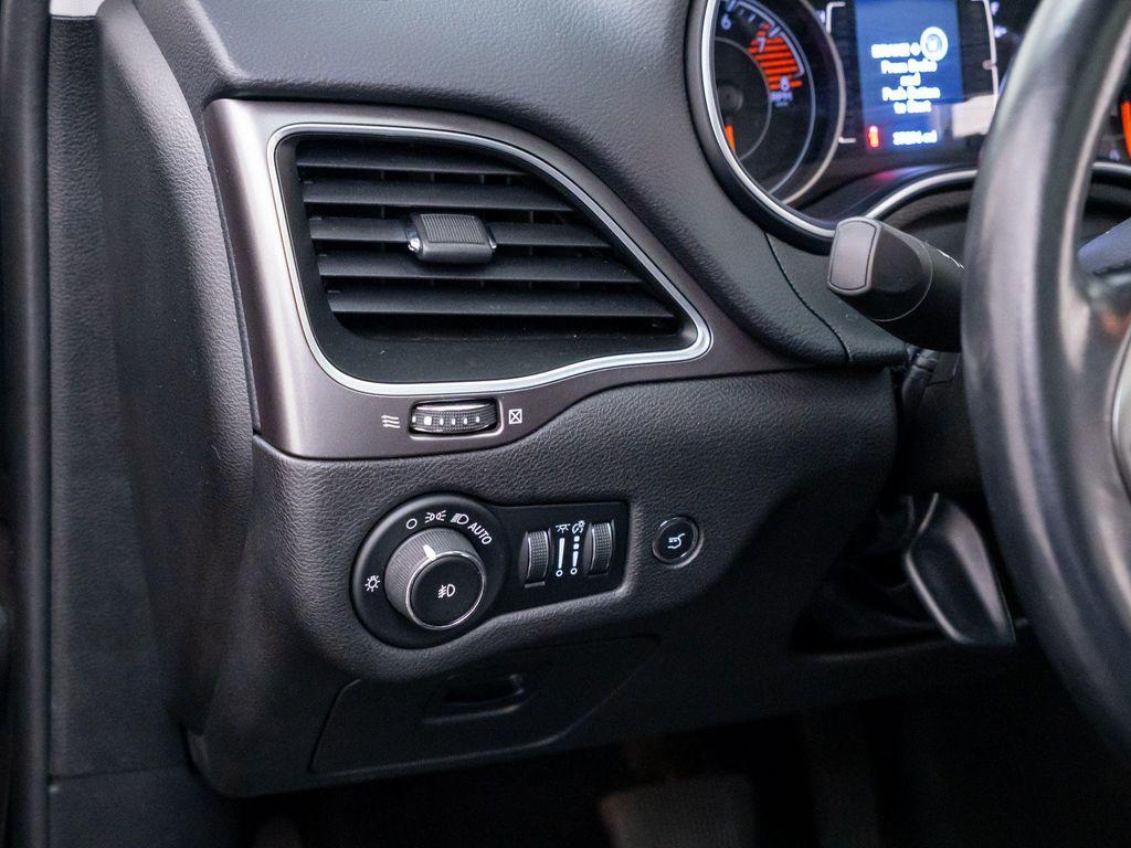 used 2019 Jeep Cherokee car, priced at $21,112
