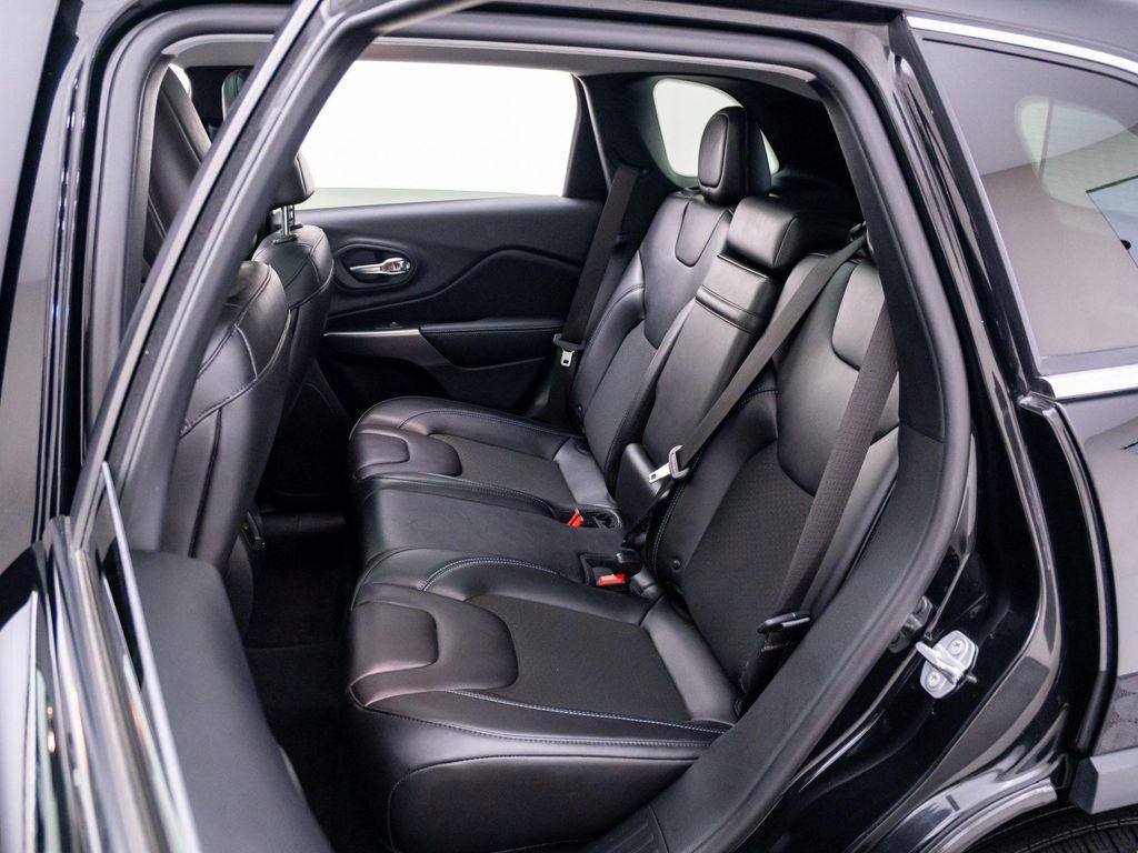 used 2019 Jeep Cherokee car, priced at $21,112