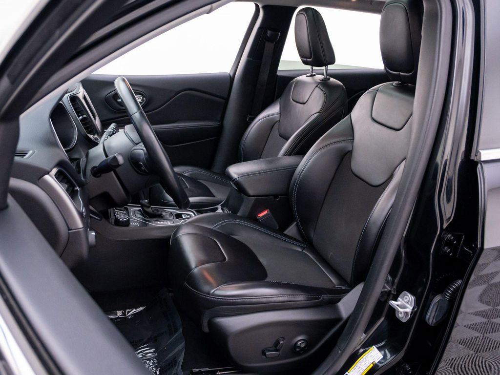 used 2019 Jeep Cherokee car, priced at $21,112