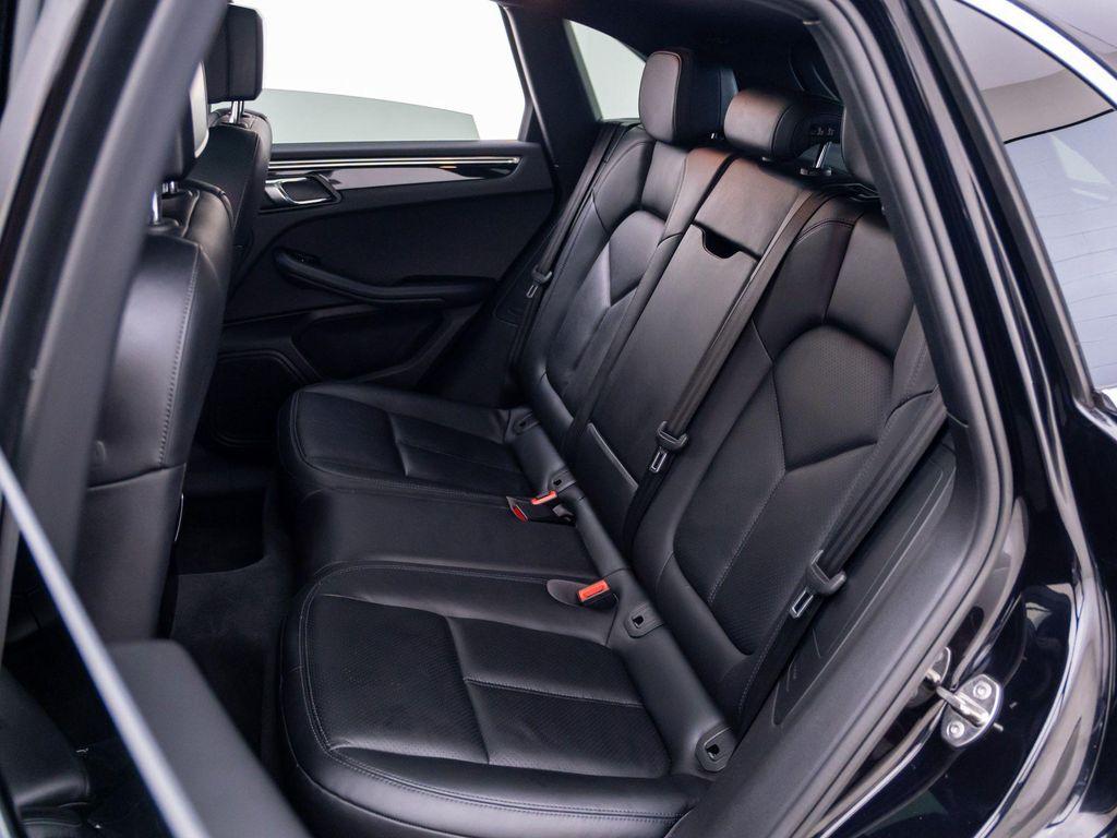 Porsche Macan view 18