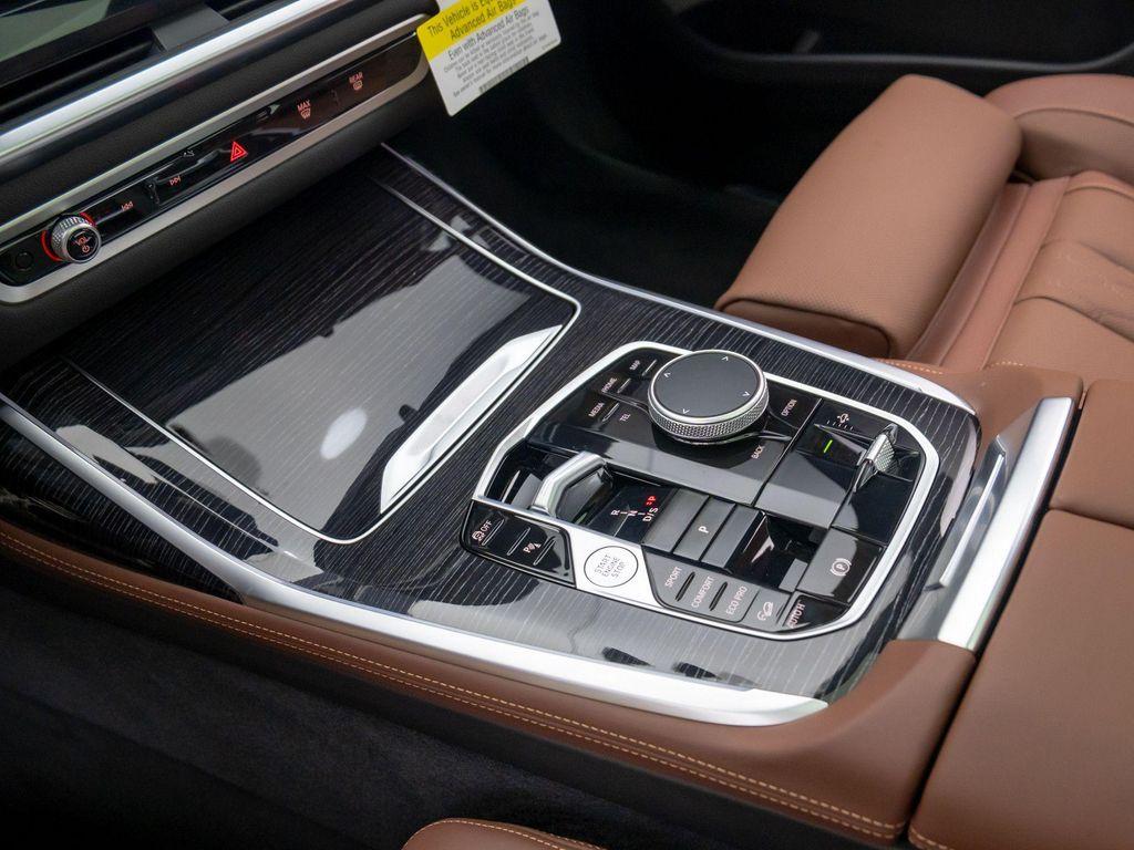 new 2025 BMW X7 car, priced at $118,405