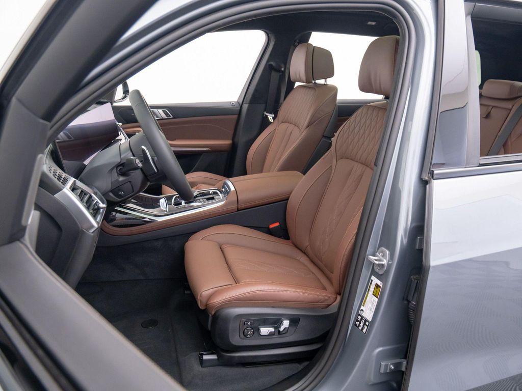 new 2025 BMW X7 car, priced at $118,405