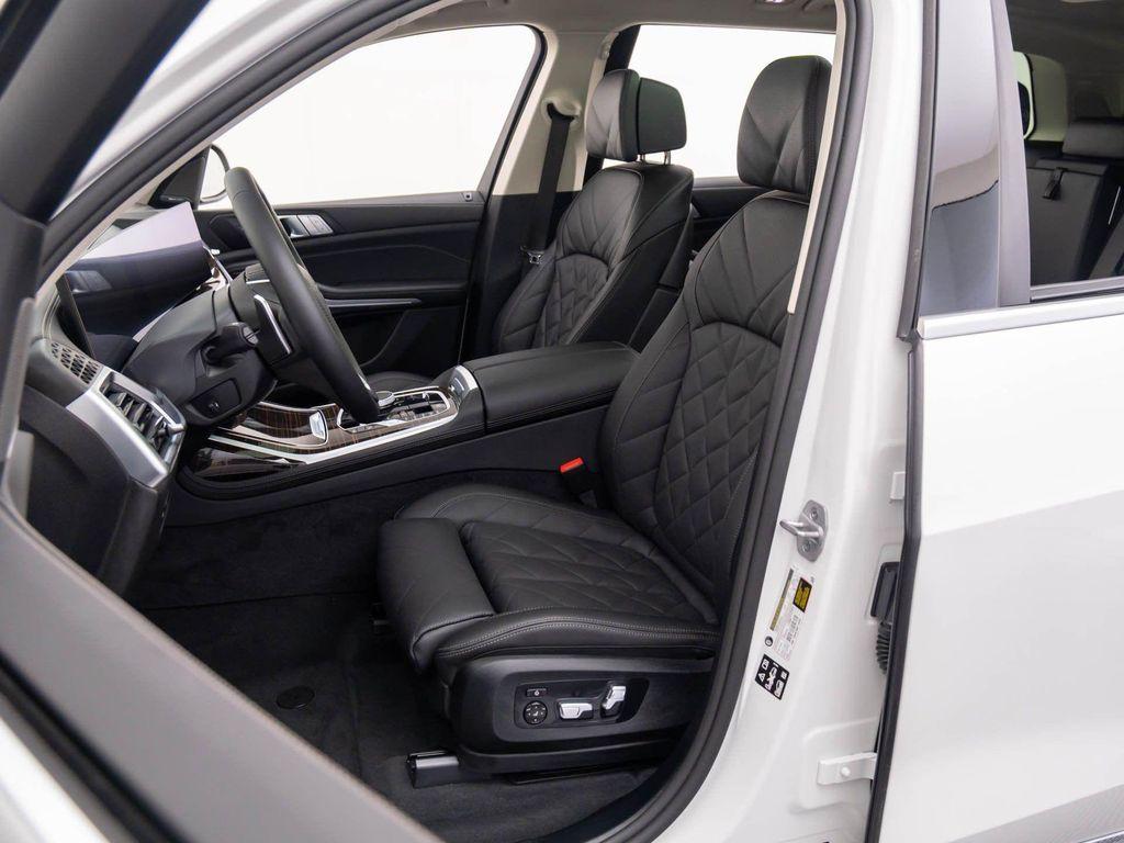 new 2026 BMW X7 car, priced at $91,497