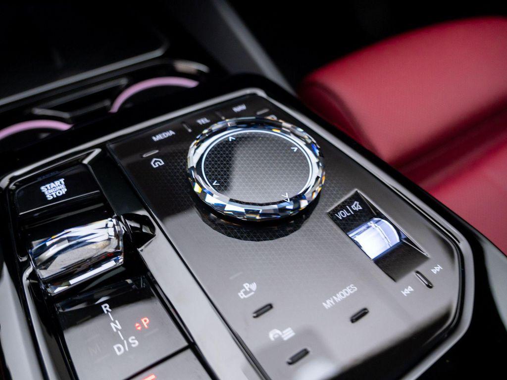 BMW 5 Series view 19