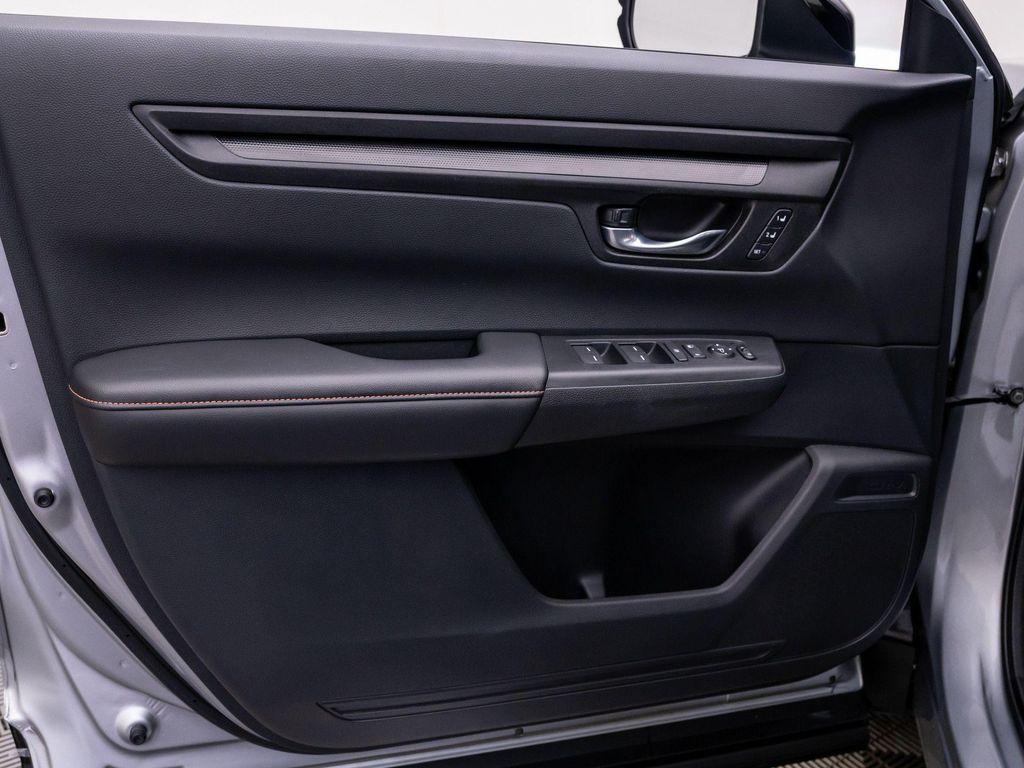 used 2025 Honda CR-V Hybrid car, priced at $36,212