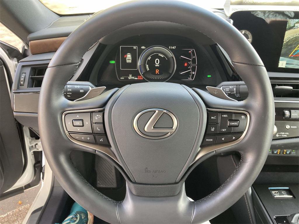 used 2025 Lexus ES 300h car, priced at $48,500