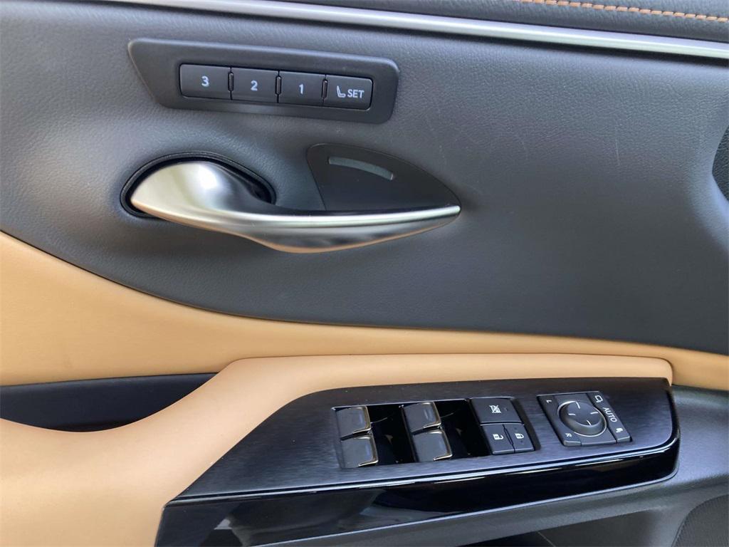 used 2025 Lexus ES 300h car, priced at $48,500