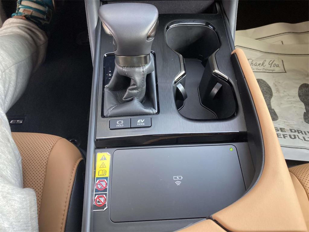 used 2025 Lexus ES 300h car, priced at $48,500
