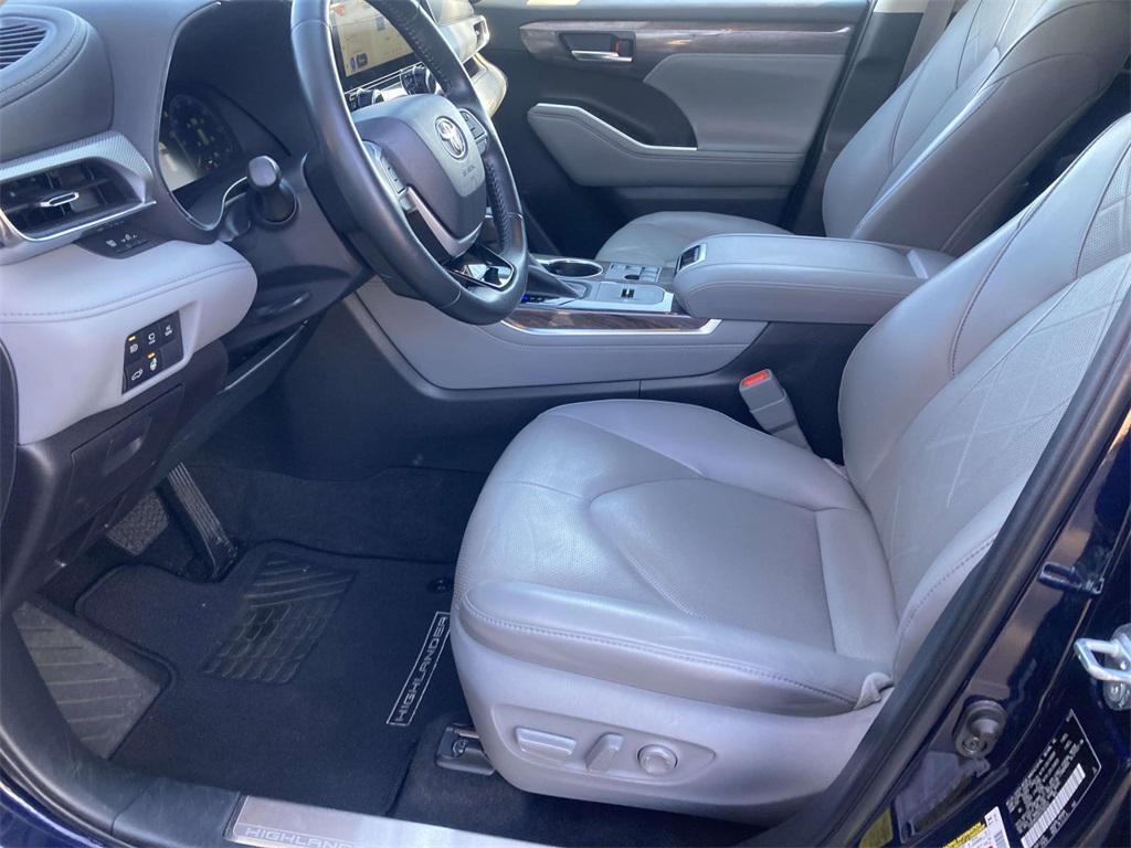 used 2023 Toyota Highlander Hybrid car, priced at $43,995