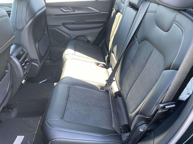 new 2025 Jeep Grand Cherokee car, priced at $33,125