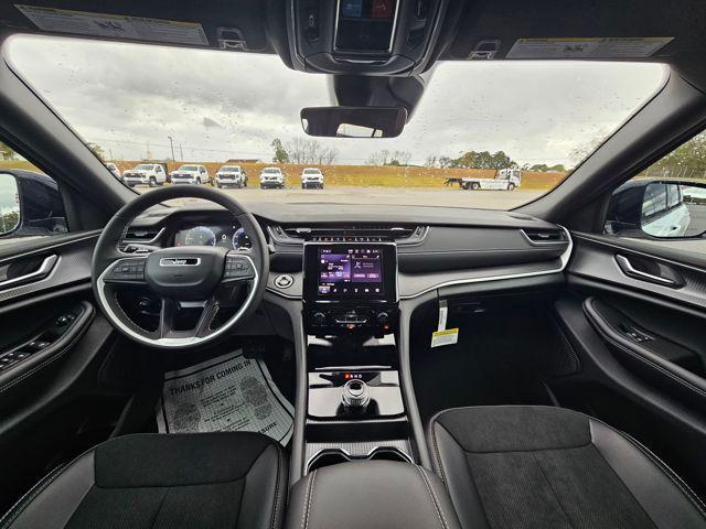new 2025 Jeep Grand Cherokee car, priced at $32,530