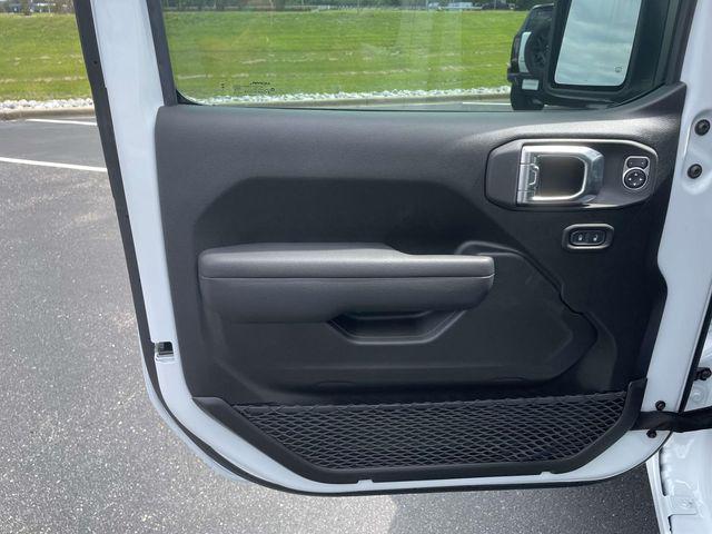 new 2025 Jeep Wrangler car, priced at $42,252