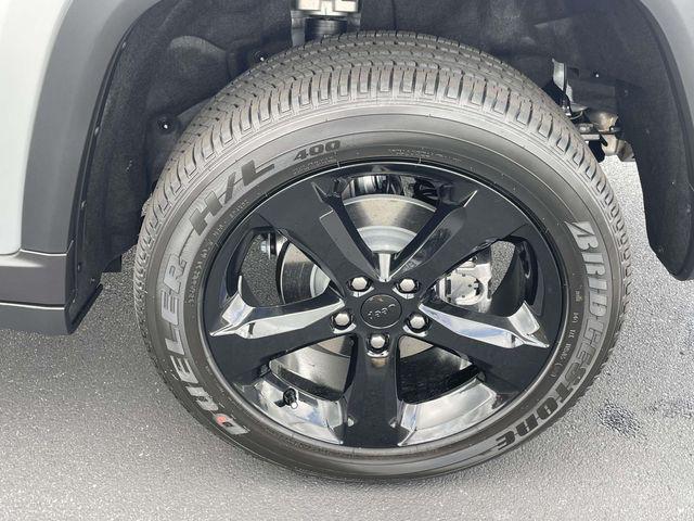 new 2025 Jeep Grand Cherokee car, priced at $33,125