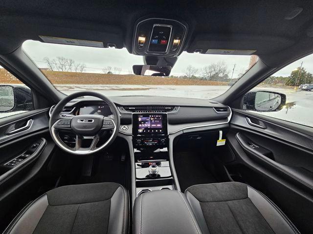 new 2025 Jeep Grand Cherokee car, priced at $33,125