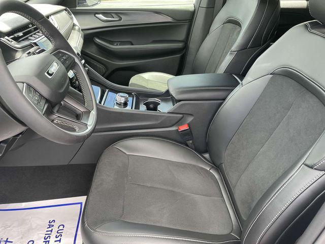 new 2025 Jeep Grand Cherokee car, priced at $33,125