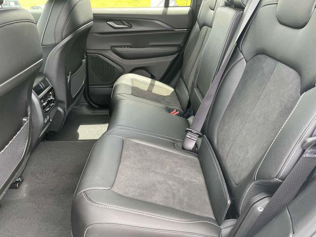 new 2025 Jeep Grand Cherokee car, priced at $33,125