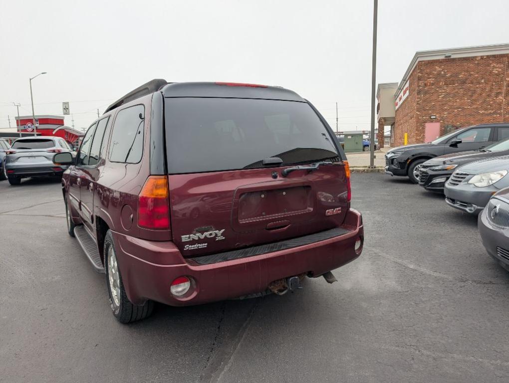 used 2005 GMC Envoy XL car, priced at $3,900