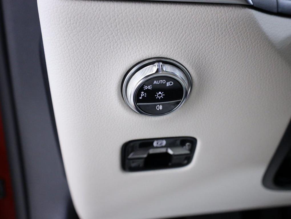 used 2025 Mercedes-Benz GLC 300 car, priced at $50,996