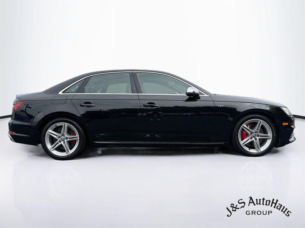 Audi S4 view 8