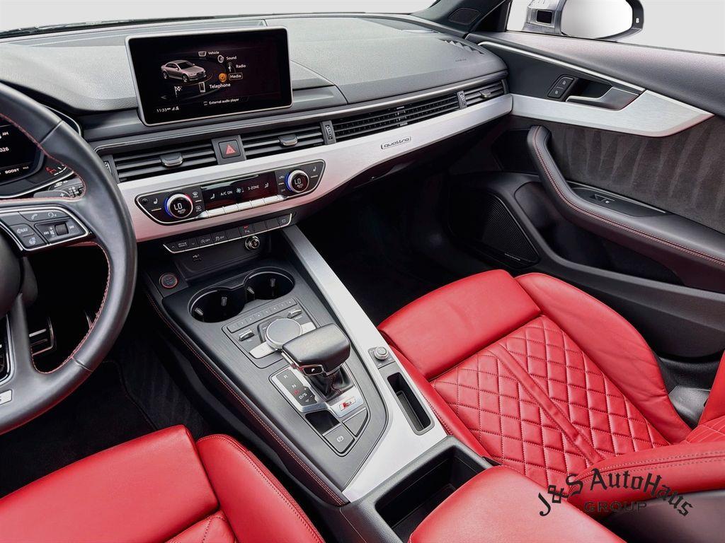 Audi S4 view 30