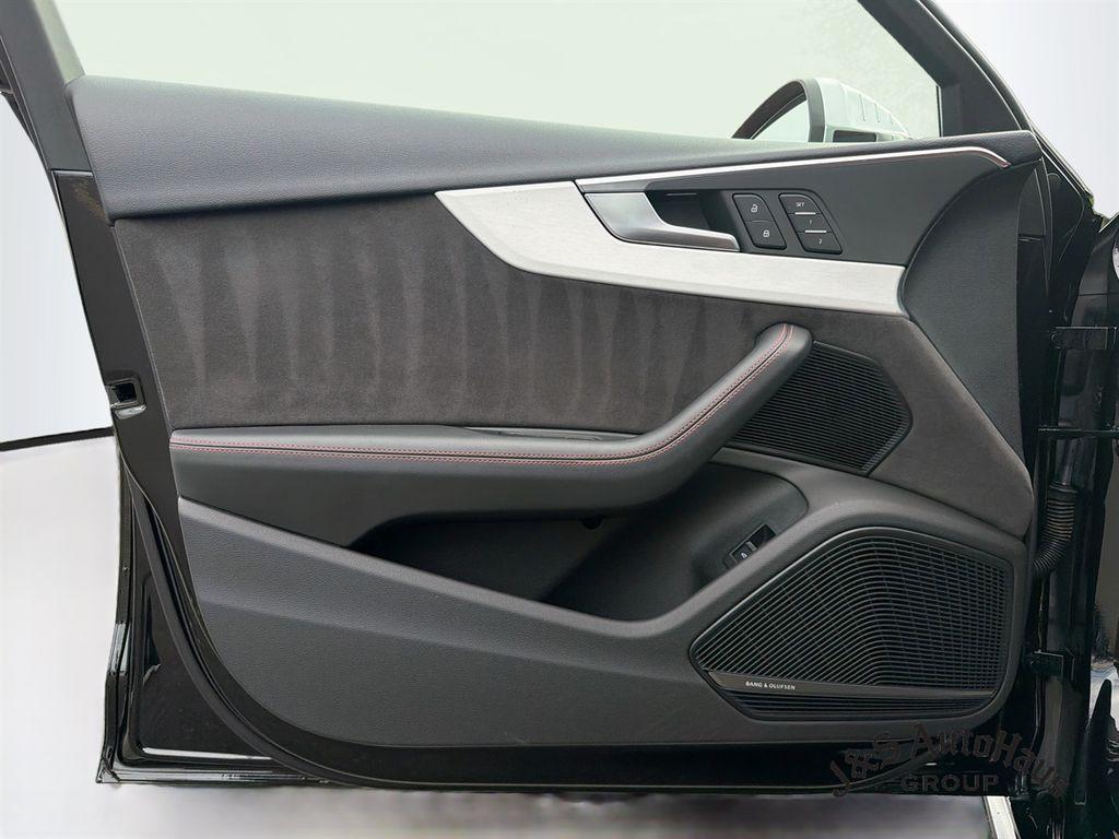 Audi S4 view 22